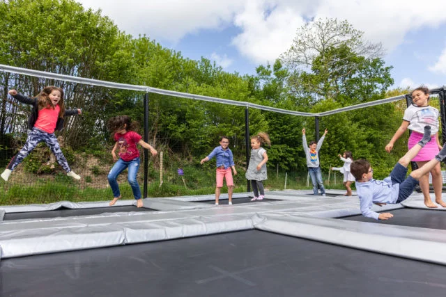 Activité trampoline à l'Aven Parc, Le parc de loisirs nature en Bretagne