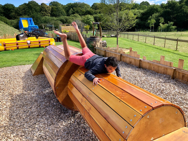 Le roll n' roll au Parc de loisirs en Bretagne, l’Aven Parc