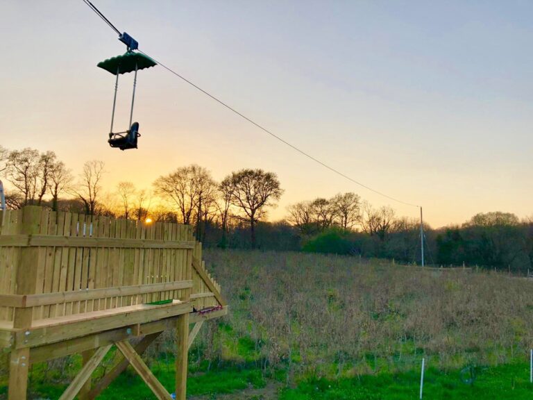 Le Sky dive une à l'Aven Parc parc de loisirs dans le Finistère. Profitez d'une vue panoramique du parc