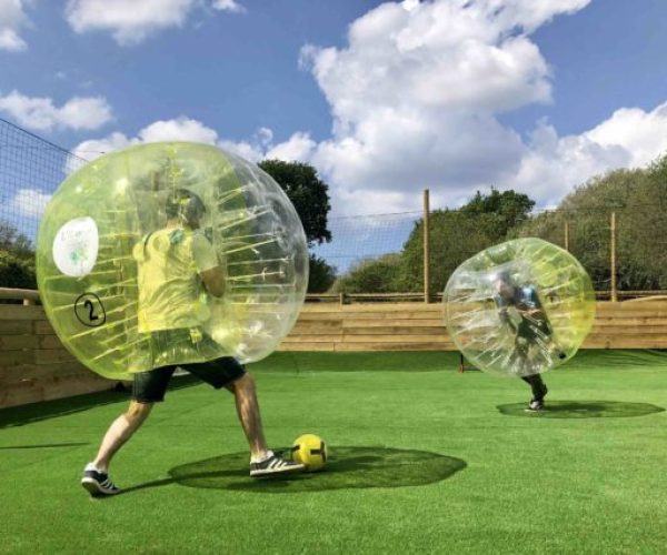 Le bubble-foot à l'Aven Parc, Parc de loisirs à Pont-Aven