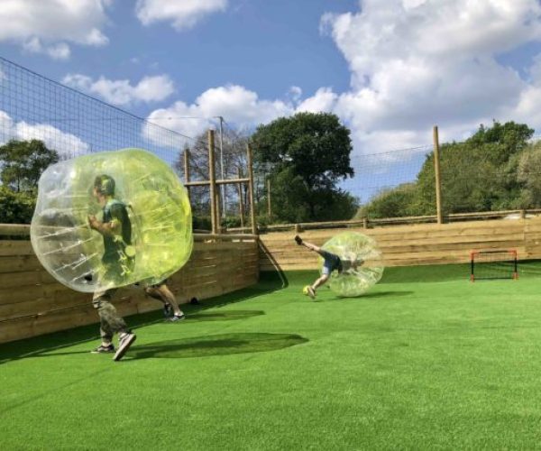 Le bubble-foot à l'Aven Parc, Parc de loisirs en Bretagne