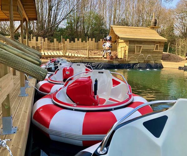 Les bateaux pirate à l'Aven Parc, Parc de loisirs en Bretagne