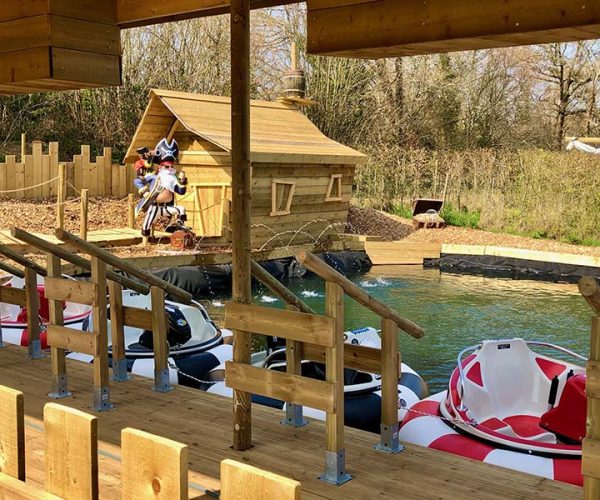 Les bateaux pirate à l'Aven Parc, Parc de loisirs