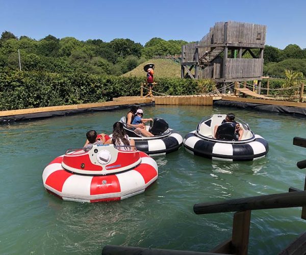 Les bateaux pirate à l'Aven Parc, Parc de loisirs en Bretagne