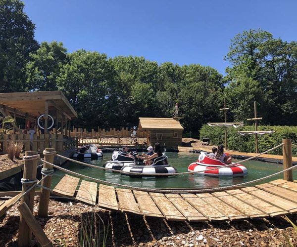 Les bateaux pirate à l'Aven Parc, Parc de loisirs à Pont-Aven