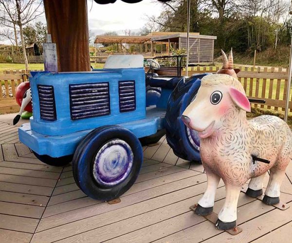 Manège à propulsion parentale : Aven Parc, parc de loisirs en Bretagne